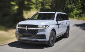 Новый Lincoln Navigator получил внешность в актуальном фирменном стиле и другой салон