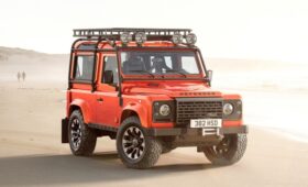 Эта музыка будет вечной: JLR начинает неограниченное производство Classic Defender V8