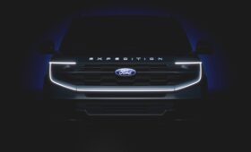 Новый Ford Expedition готовится к дебюту: первый тизер внедорожника