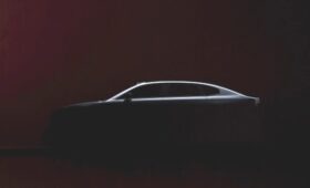 Седан Volvo ES90 показался на первых тизерах