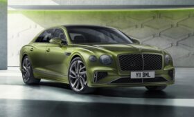 Bentley презентовала новый Flying Spur: техника от Continental GT и минимум внешних изменений