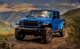 Пикап Jeep Gladiator лишился механической коробки передач