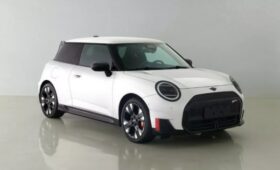 Драйверские JCW-версии электромобилей Mini Cooper и Aceman засвечены в Китае