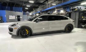 Марк Цукерберг подарил жене «минивэн» на базе Porsche Cayenne Turbo GT