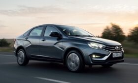 У Lada Vesta появилась более доступная по цене версия с автоматической коробкой передач