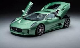 Cуперкар Jaguar C-X75 наконец-то добрался до дорог общего пользования