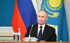 Путин в Казахстане рассказал про Байтерек: Золотое яйцо птицы Самрук отправится в космос в 2025 году