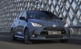 Toyota Yaris GR Sport получил несколько обновок к 2025 модельному году