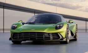 Aston Martin Valhalla: PHEV-установка с V8, первая «сотня» за 2,5 с, разгоняется до 350 км/ч