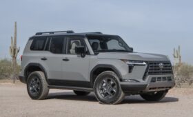 Внедорожник Lexus GX получил обновки к 2025 модельному году и подорожал