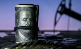 Курс доллара и нефть начали неделю ростом