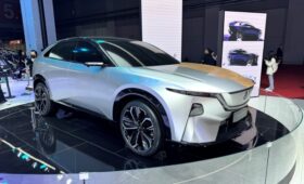 Mazda EZ-60: китайская платформа, большое табло в салоне и глобальные амбиции