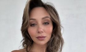 Красивая Туктамышева сфотографировалась среди цветущих сакур