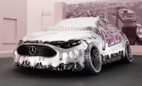 В Нью-Йорке показан «плавленый» арт-кар Mercedes-Benz CLA