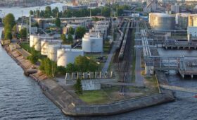 Суд передал 55% Петербургского нефтяного терминала в госсобственность