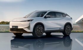 Представлен доступный и дальнобойный кроссовер Dongfeng Aeolus L7