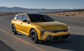 Kia K4 хэтчбек справил премьеру в США: элегантнее седана, но без технических отличий