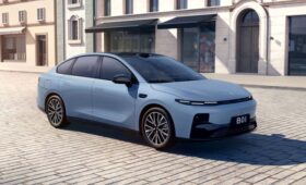 Leapmotor B01: дешёвый, но щедро оснащённый седан на базе кроссовера B10