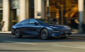 Седан Geely Galaxy Starshine 8 предложен с двумя установками на выбор