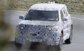 Маленький Land Rover Defender вышел на испытания