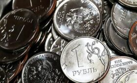 Курс рубля укрепился почти на 20%: эксперт о позитиве от жесткой политики ЦБ