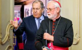 В ходе переговоров по Украине появился новый участник — Ватикан. Человек Кремля уже провел разговор