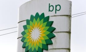 Bloomberg узнал об изучении Shell возможности купить BP