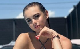 Анна Попова похвасталась молодой и красивой мамой