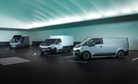 Renault рассекретила новые фургоны Goelette, Estafette и Trafic с маневренностью как у Clio