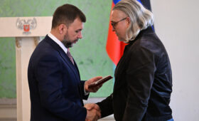 Пушилин вручил медаль «За освобождение Мариуполя» отцу погибшего участника СВО, поэта Ивана Лукина