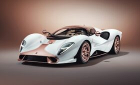 Серийный De Tomaso P72: завораживающие формы, мощный V8 и никаких экранов в салоне