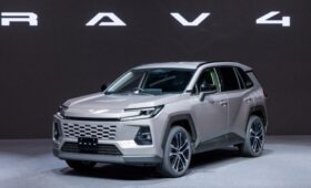 Новый кроссовер Toyota RAV4 дебютировал в нескольких версиях
