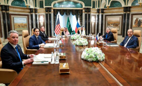 Ушаков рассказал о содержании разговора Путина и Трампа. Видео