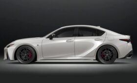 Lexus IS 500 Ultimate: кульминация суперседана с атмосферным V8