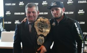 Боец UFC Уланбеков назвал Абдулманапа Нурмагомедова лучшим тренером в истории единоборств