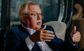 Костин предложил «пари на 10 щелчков» о решении ЦБ по ставке