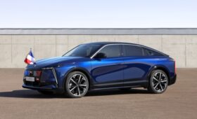 Эмманюэль Макрон получил ко Дню Победы новый автомобиль — бронированный DS N°8
