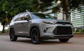 Toyota хочет в разы увеличить продажи PHEV. Такая техника может появиться у Grand Highlander