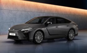 Lexus ES нового поколения дебютировал в Европе: подробности о технике