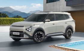 Трехрядный кроссовер Kia Carens Clavis: рестайлинг и новые опции