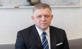 Партия Фицо отвергла возможность его отказа от визита в Москву на 9 Мая