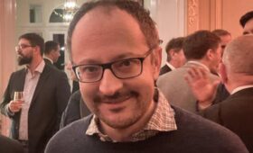 Уехавший из России миллиардер откроет спецшколу математики в Британии