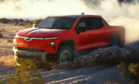Пикап Chevrolet Silverado EV: внедорожная версия Trail Boss и другие обновки