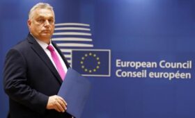 Четвертый рейх: Берлин и Париж намерены заткнуть рот Орбану