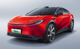 Купеобразный кроссовер Toyota bZ5 встал на конвейер