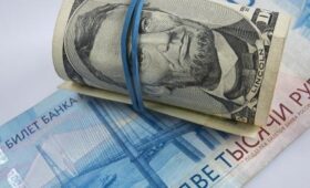 Эксперт назвал переукрепленный рубль частью сложных переговоров с США