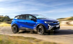 Гибридные кроссоверы Renault Captur и Symbioz стали мощнее и экономичнее
