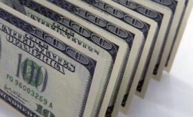 Курс доллара пошел вверх на фоне переговоров в Стамбуле