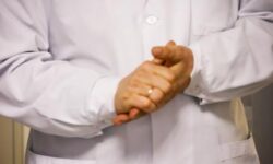 Озвучены предвестники белой горячки