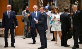 Переговоры в Стамбуле: «Символичная победа Путина», пауза, изможденные журналисты. Кадры с европейской стороны Босфора